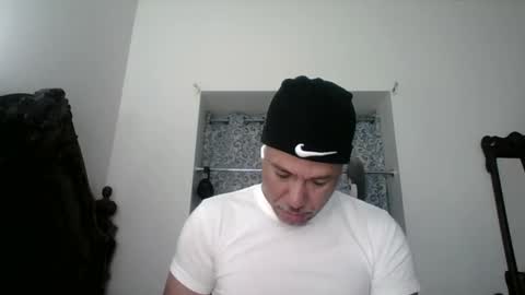 luis online show from April 13, 6:56 pm