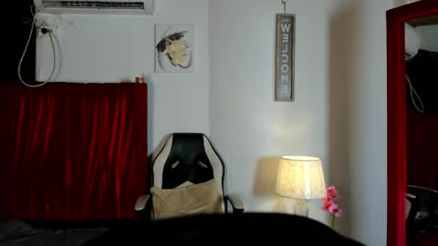 dominyck_ online show from May 29, 3:48 am