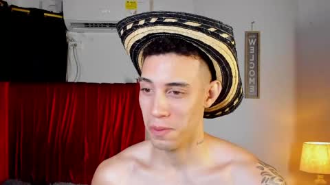 dominyck_ online show from May 8, 8:09 am