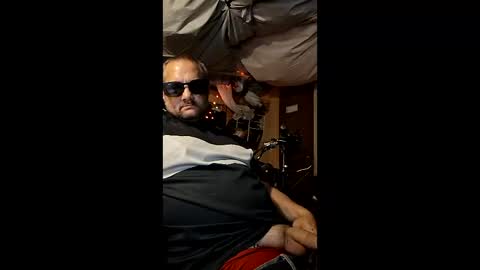 donaldblades84 online show from April 23, 7:16 am