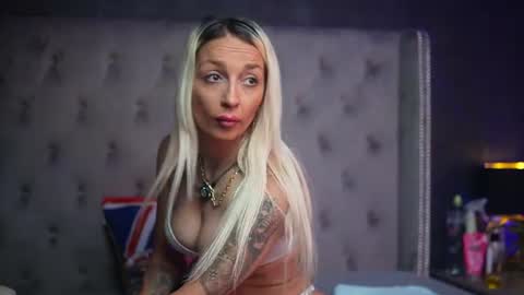  Donna  online show from June 21, 6:58 pm