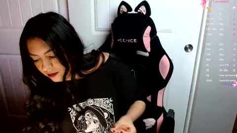 DontBeMina online show from March 23, 7:13 am