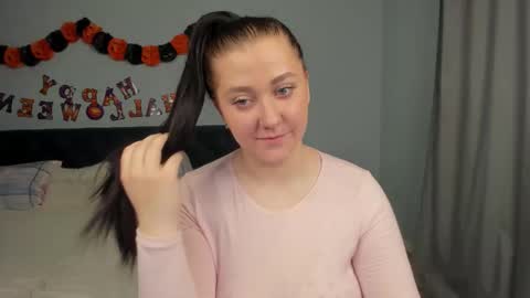 Dora EXOMI online show from October 28, 1:50 am