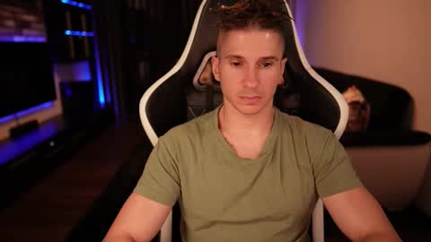 Dorian Reyes online show from September 19, 12:04 am