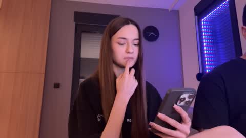 Alice and Mark online show from November 24, 10:52 pm