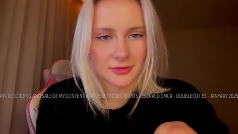 Snapshot of doublecuties chatting on January 10, 8:04 pm Lana  Eva  dont forget to give us a thumb up online show from January 10, 8:04 pm
