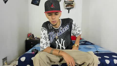 Snapshot of douglas_gallegos chatting on January 21, 1:50 am douglas_gallegos online show from January 21, 1:50 am