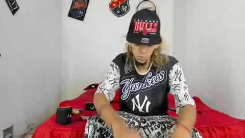 Snapshot of douglas_gallegos chatting on February 27, 9:07 am douglas_gallegos online show from February 27, 9:07 am