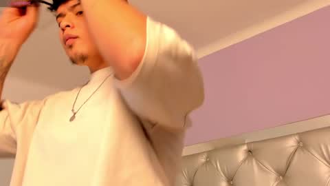 Snapshot of drakenn_ chatting on October 17, 1:37 pm drakeeee online show from October 17, 1:37 pm