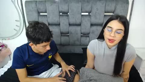 Snapshot of dravith_and_valery chatting on February 14, 1:34 am -- nicolle and jhon -- online show from February 14, 1:34 am
