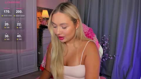 Snapshot of dreamaise chatting on October 5, 3:52 pm  Mary   pvt open    use pink and blue app lovense online show from October 5, 3:52 pm