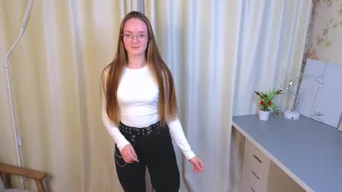 Hello im Leya online show from November 10, 5:05 pm