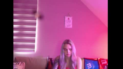 A girl online show from February 21, 8:28 am