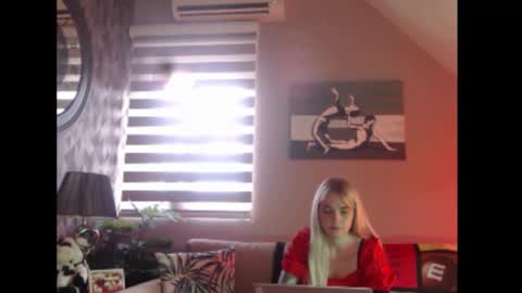 A girl online show from October 30, 8:26 am