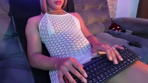 dreams_chloe online show from March 5, 5:27 am