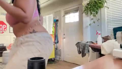 RIRI OR DREAMY online show from November 1, 8:52 pm