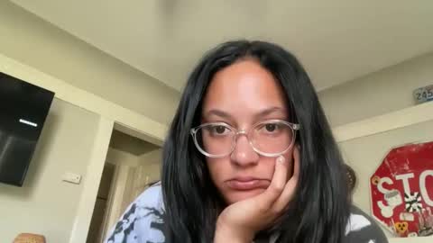 RIRI OR DREAMY online show from February 21, 7:06 pm