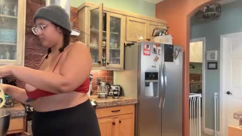 RIRI OR DREAMY online show from February 14, 4:31 pm