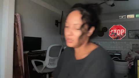 RIRI OR DREAMY online show from November 21, 3:43 pm