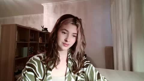 Dia online show from February 25, 1:04 pm