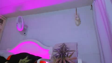 drippyorlove online show from October 17, 9:30 pm