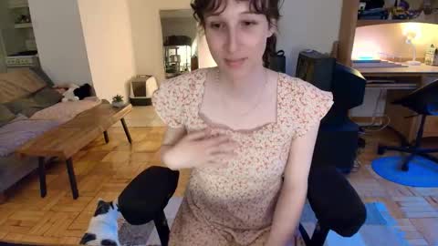 drkswrdgrl online show from May 7, 12:06 am