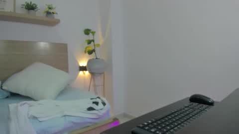 Snapshot of dulce757_ chatting on October 20, 8:25 pm D U L C E online show from October 20, 8:25 pm