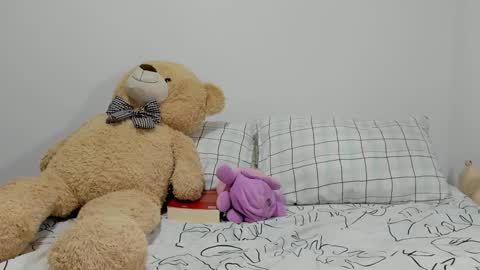 Dulce  online show from February 14, 3:36 pm