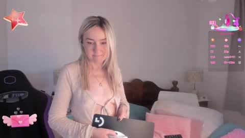 Sweetnina online show from September 28, 7:45 pm