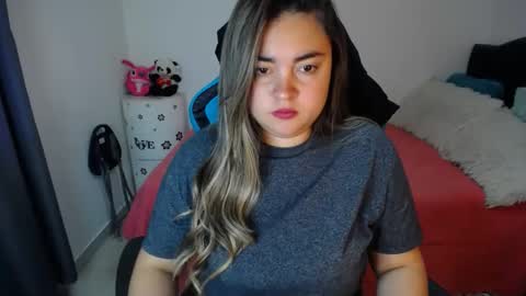 Snapshot of dumont_model chatting on March 6, 8:37 pm Nicole   online show from March 6, 8:37 pm