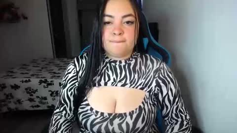 Snapshot of dumont_model chatting on October 18, 11:47 am Nicole   online show from October 18, 11:47 am