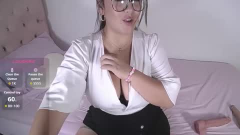 Emi  online show from November 13, 6:10 pm