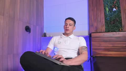 Dustin Sonne online show from April 6, 3:37 am