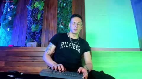 Dustin Sonne online show from December 17, 4:19 am