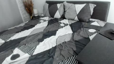 Dyanne online show from December 22, 5:42 pm