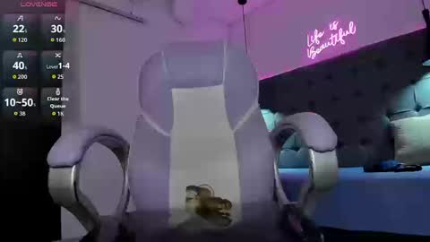 dyla_n18_ online show from September 14, 1:19 am