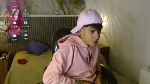 dyla_n18_ online show from September 24, 9:43 pm