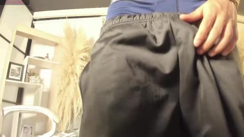 dylanroyce_ online show from May 7, 2:02 pm