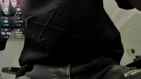 dylanroyce_ online show from May 26, 1:06 pm