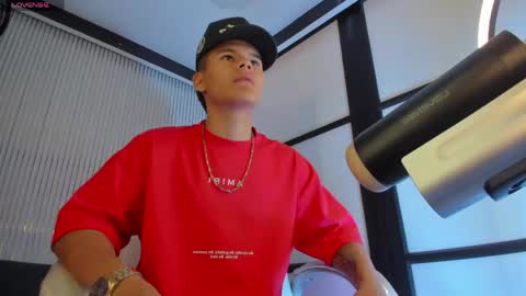dylanroyce_ online show from May 2, 1:17 pm