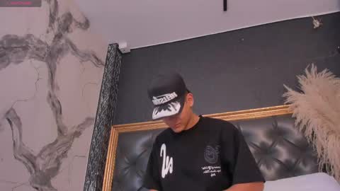 dylanroyce_ online show from May 19, 1:51 pm