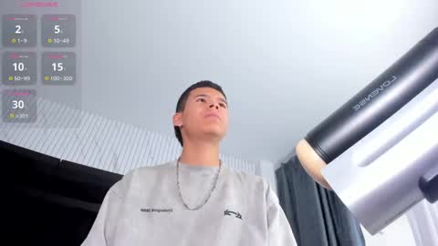 dylanroyce_ online show from May 6, 2:01 pm