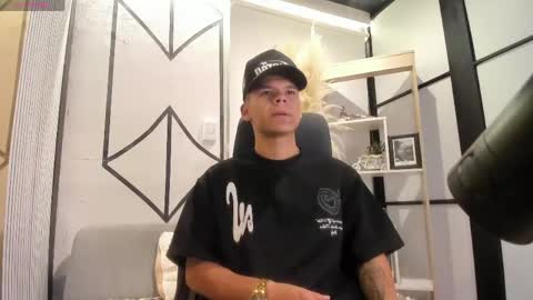 dylanroyce_ online show from May 12, 12:47 pm