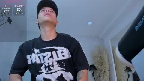 dylanroyce_ online show from May 14, 1:42 pm