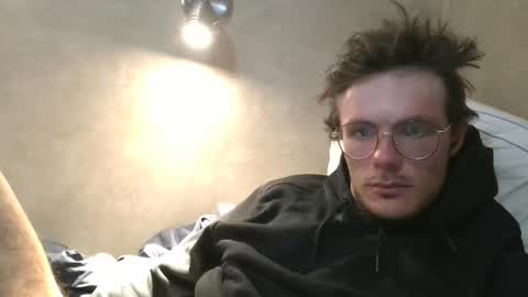 dylp400 online show from March 12, 9:24 pm