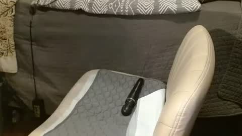 Six online show from November 25, 9:24 pm