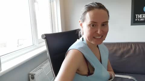 Nadia Ferreira  online show from April 4, 1:40 pm