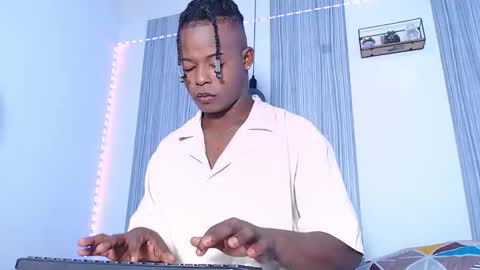 Chris Palaz  online show from November 21, 7:01 pm