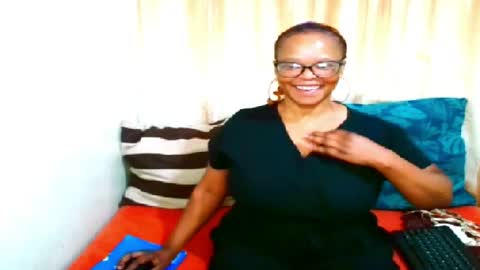 ebony_bloom69 online show from August 3, 4:47 am