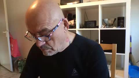 Snapshot of eddelmar chatting on January 18, 12:57 pm eddelmar online show from January 18, 12:57 pm